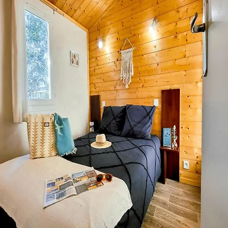 Coastal Retreat For Two *